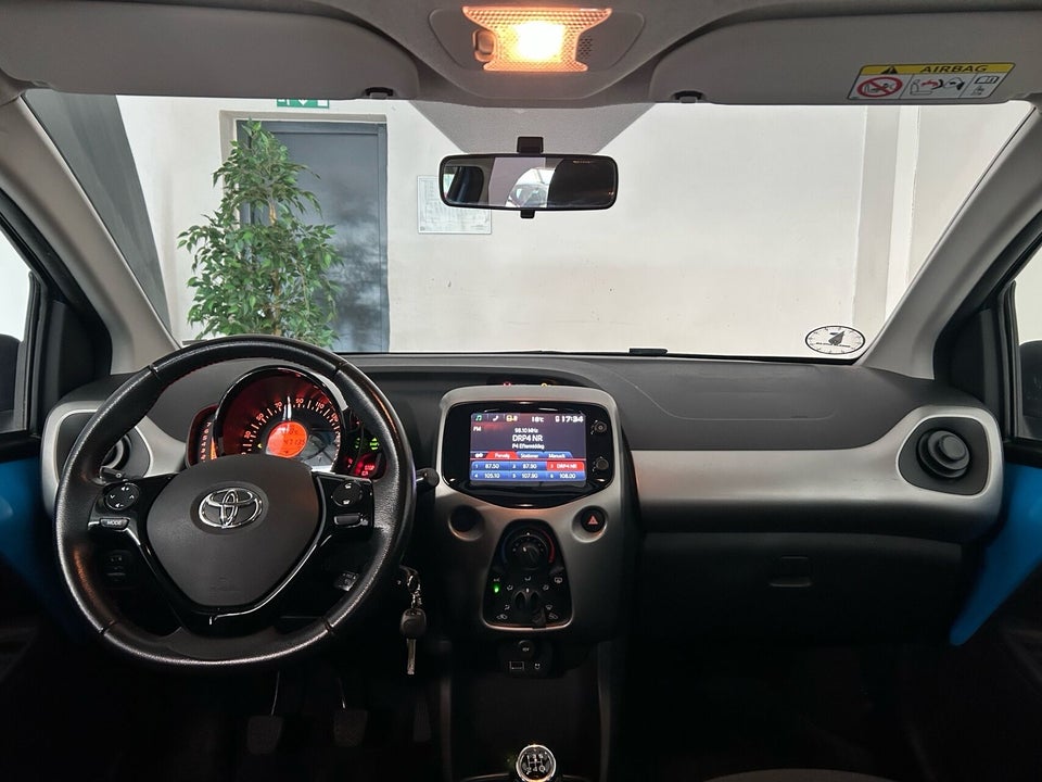 Toyota Aygo 1,0 VVT-i x-play x-touch 5d