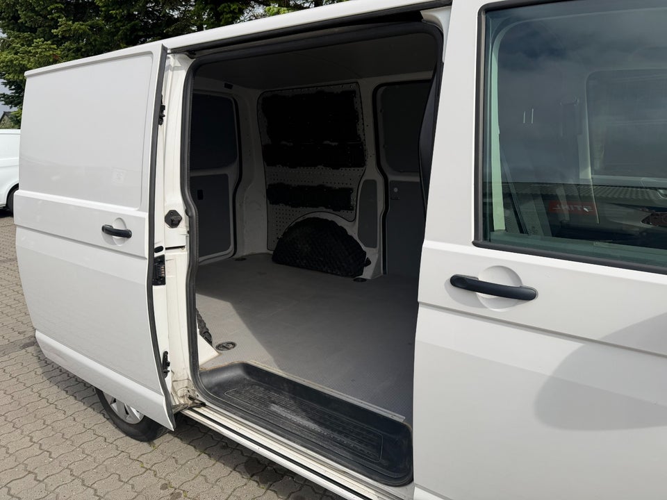 VW Transporter 2,0 TDi 150 Kassevogn DSG kort