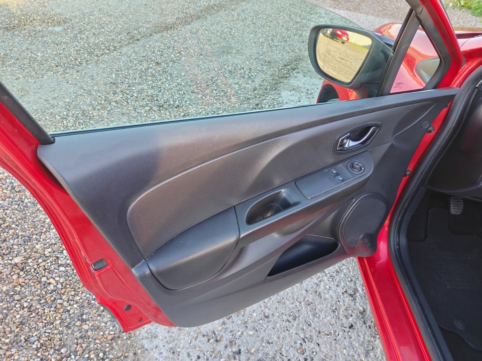 Renault Clio IV 0,9 TCe 90 Expression Sport Tourer 5d