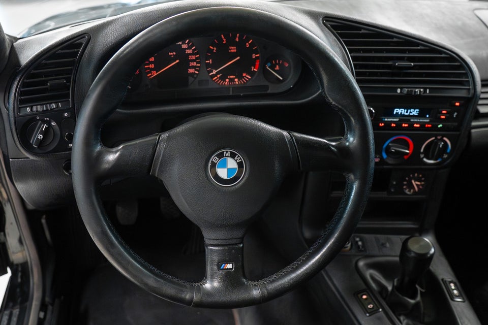 BMW 323i 2,5 Coupé 2d