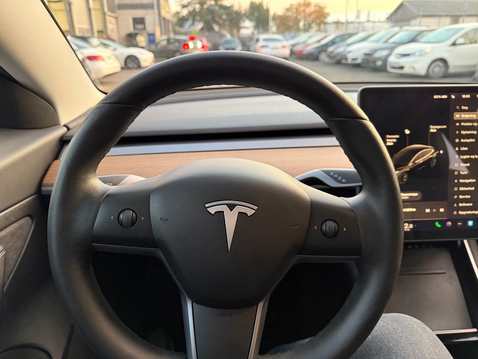 Tesla Model 3 Standard Range+ RWD 4d