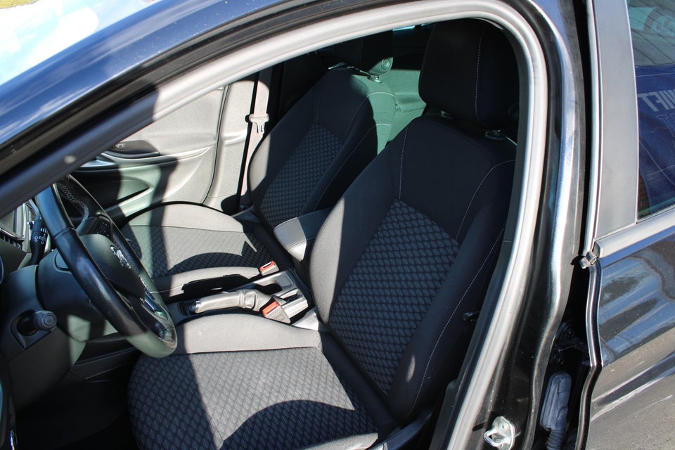 Opel Astra 1,4 T 150 Excite 5d