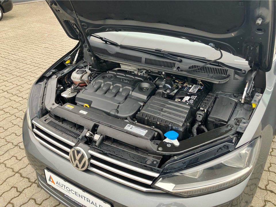 VW Touran 1,6 TDi 115 Comfortline Connect DSG 7prs 5d