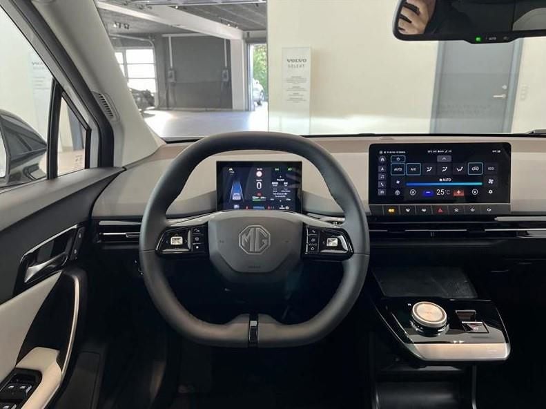 MG 4 77 Luxury Extended Range 5d