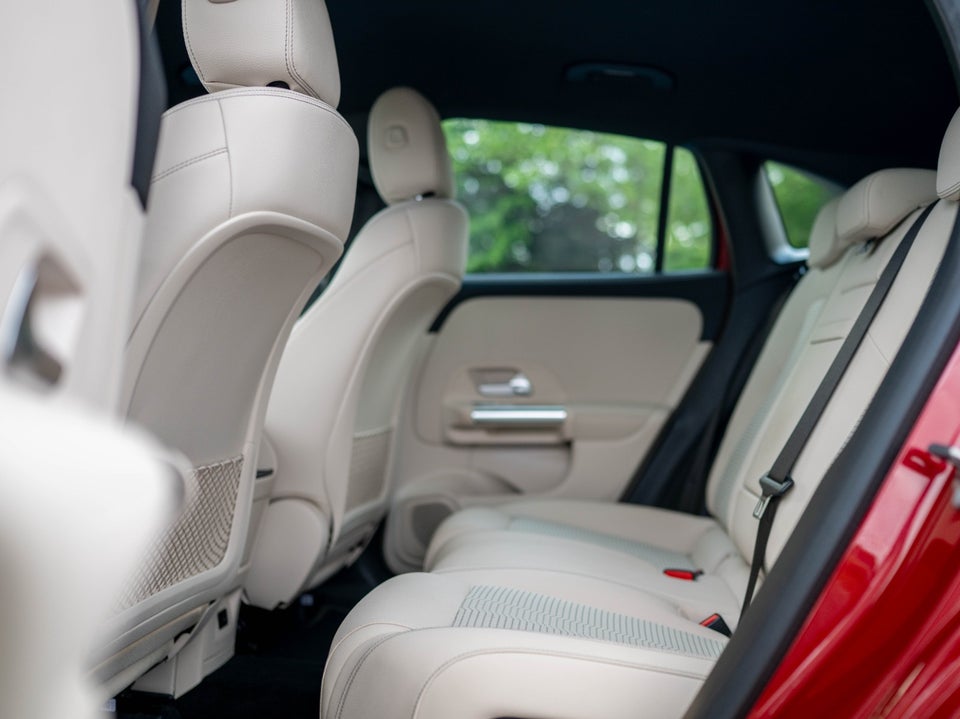 Mercedes EQA300 Progressive 4Matic 5d
