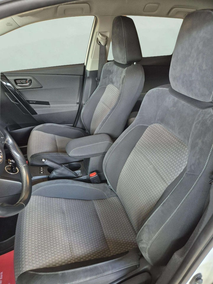 Toyota Auris 1,8 Hybrid H2 Style Touring Sports CVT 5d
