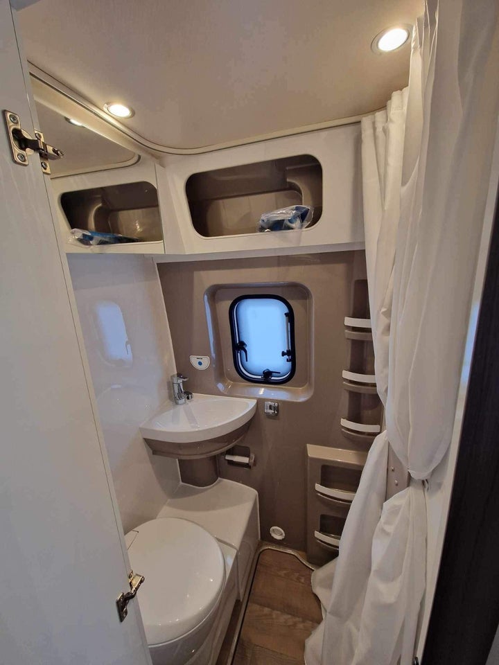 Hobby Optima De Luxe T65 GE 2,2 aut. 3d