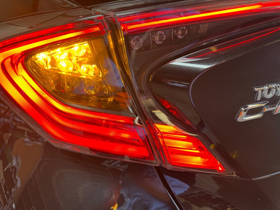 Toyota C-HR 1,8 Hybrid C-ULT CVT 5d