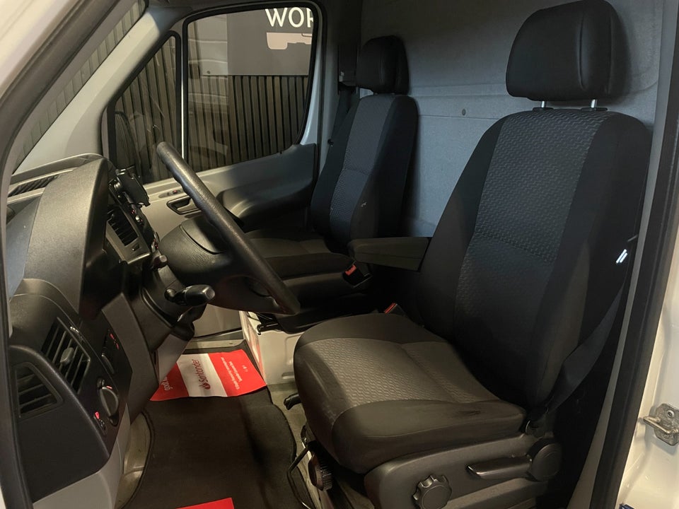 VW Crafter 2,0 TDi 163 Kassevogn L
