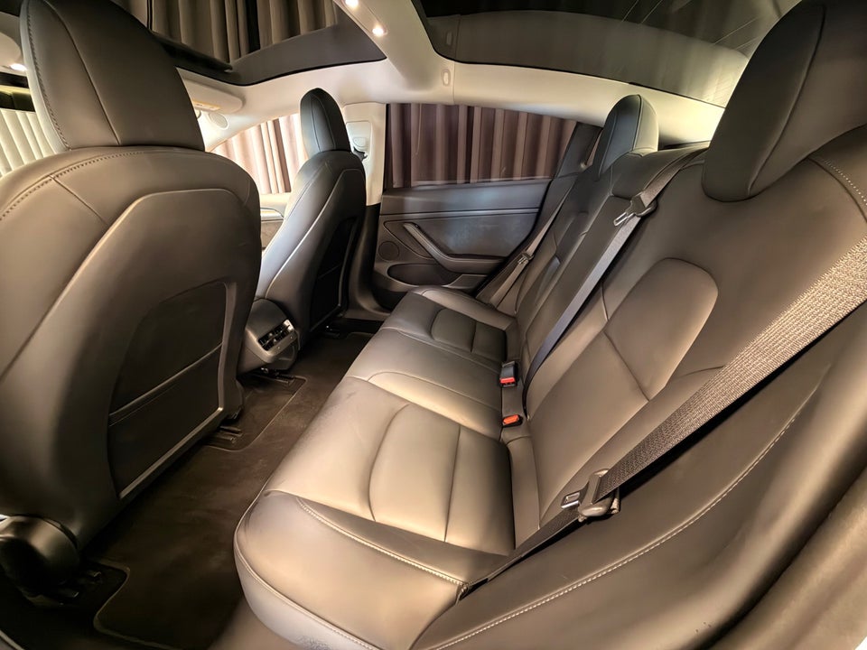 Tesla Model 3 Standard Range+ RWD 4d