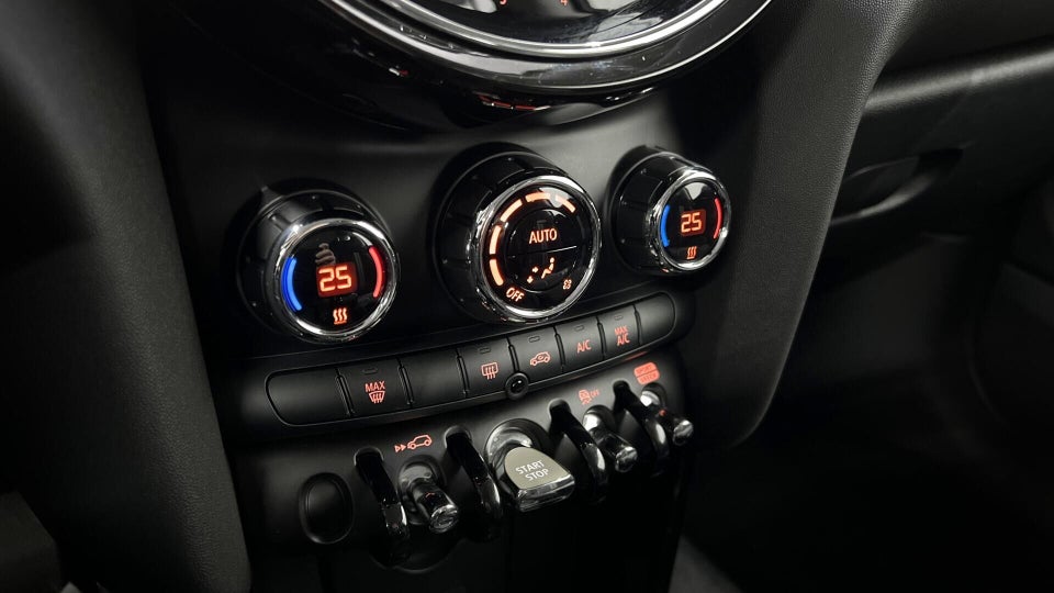 MINI Cooper SE Essential 3d