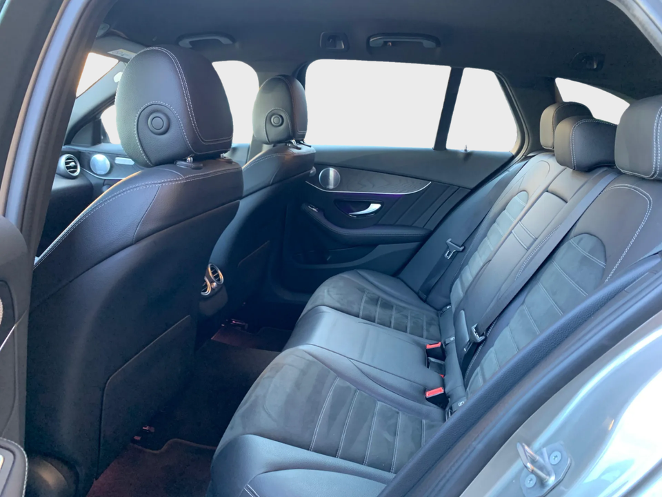 Mercedes C300 de 2,0 AMG Line stc. aut. 5d