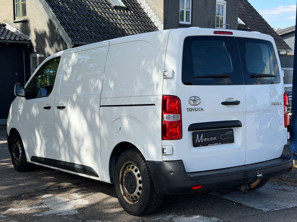 Toyota ProAce 2,0 D 180 Medium Comfort aut. 6d