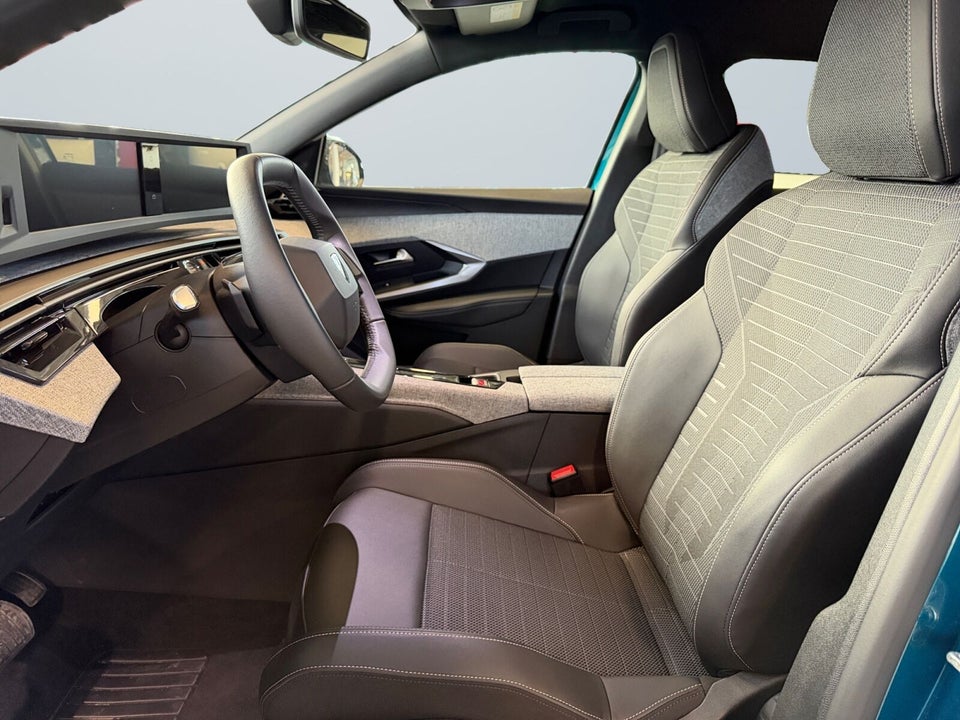 Peugeot e-5008 77 Allure Pack 7prs 5d