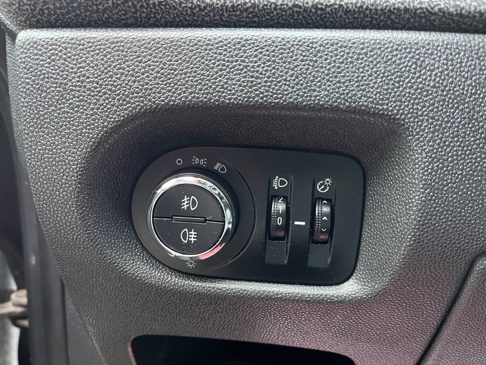 Opel Corsa 1,2 16V Cosmo aut. 5d