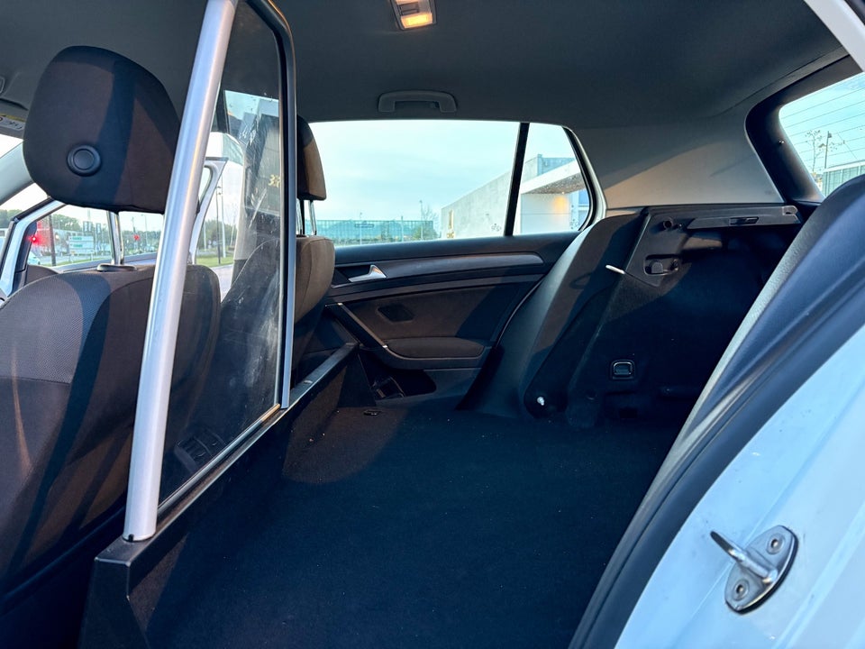 VW Golf VII 2,0 TDi 150 Comfortline Connect DSG Van 5d