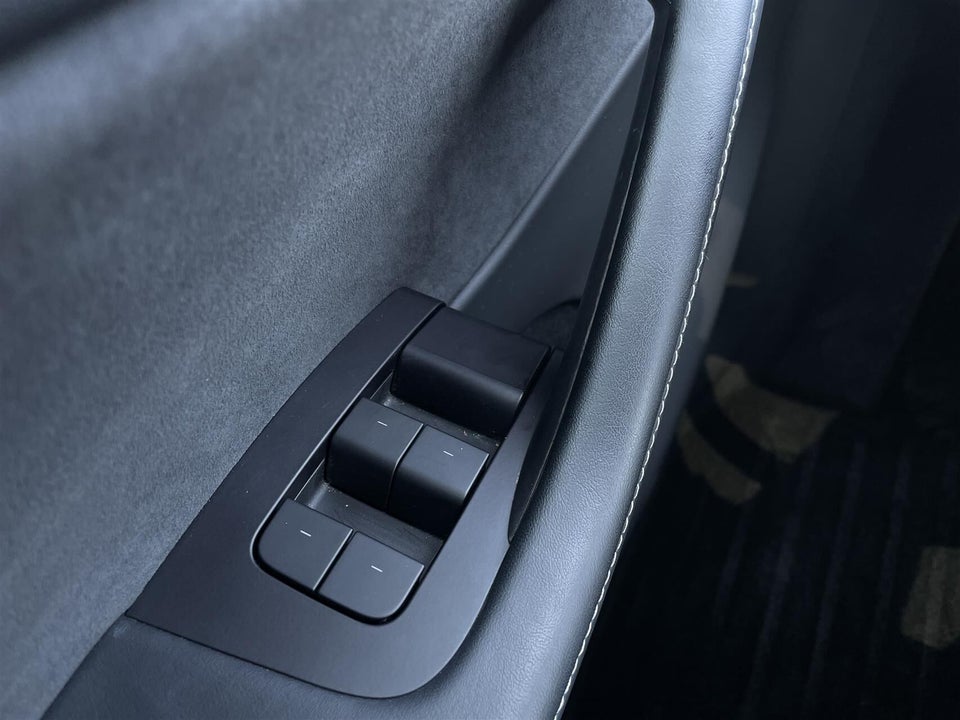 Tesla Model Y Long Range AWD 5d