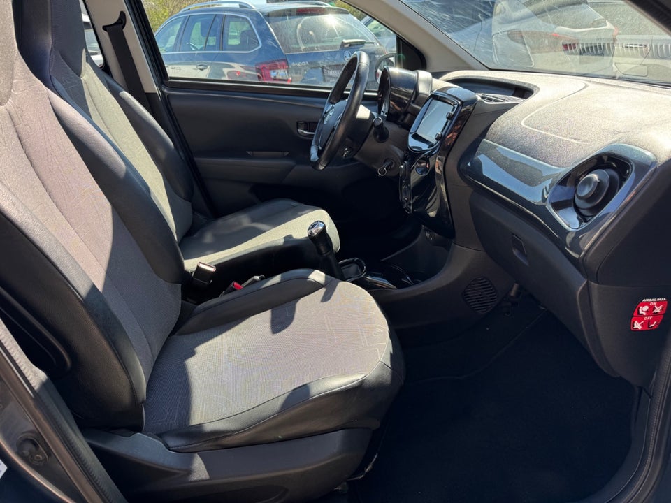 Toyota Aygo 1,0 VVT-i x-wave Sky 5d