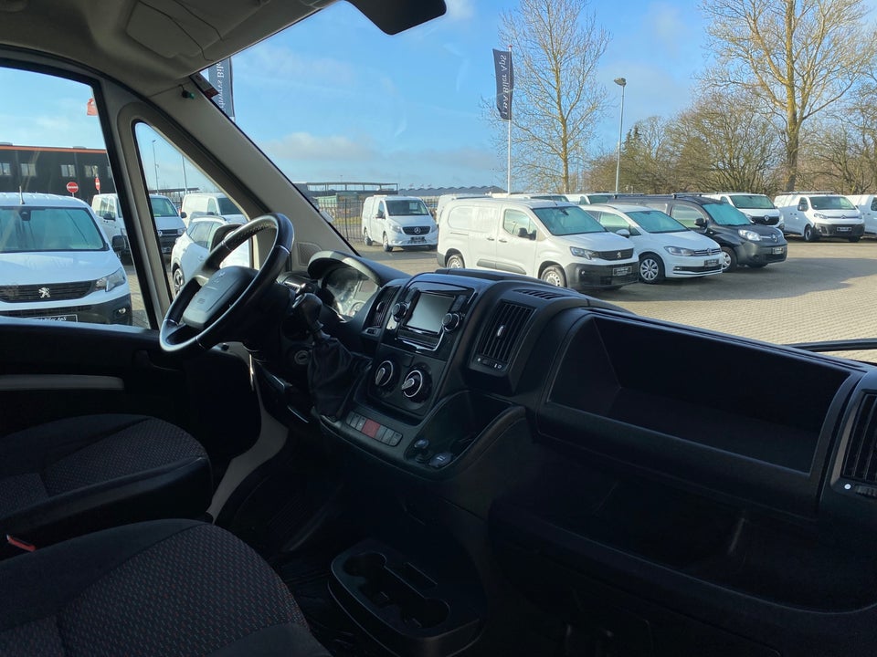 Peugeot Boxer 330 2,2 BlueHDi 140 L2H1 Premium