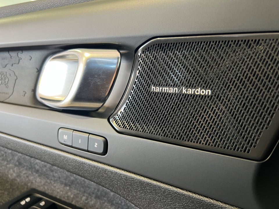 Volvo XC40 ReCharge Extended Range Ultra Dark 5d