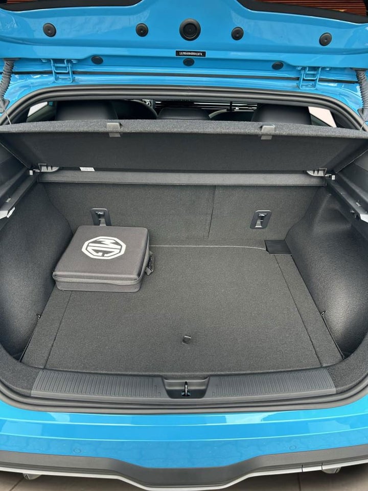 MG 4 77 Luxury Extended Range 5d