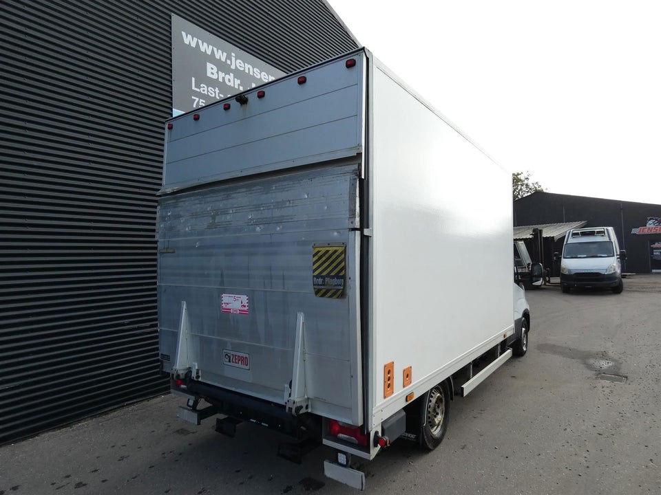 Iveco Daily 3,0 35S18 Box m/lift AG8 2d