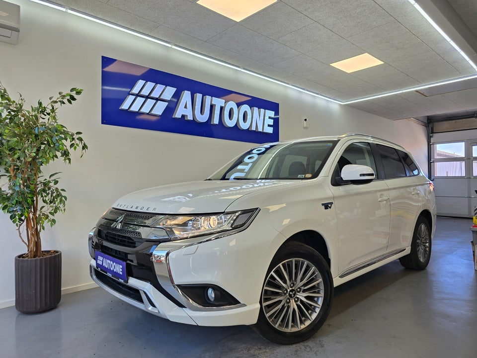 Mitsubishi Outlander 2,4 PHEV Inform+ CVT 4WD 5d