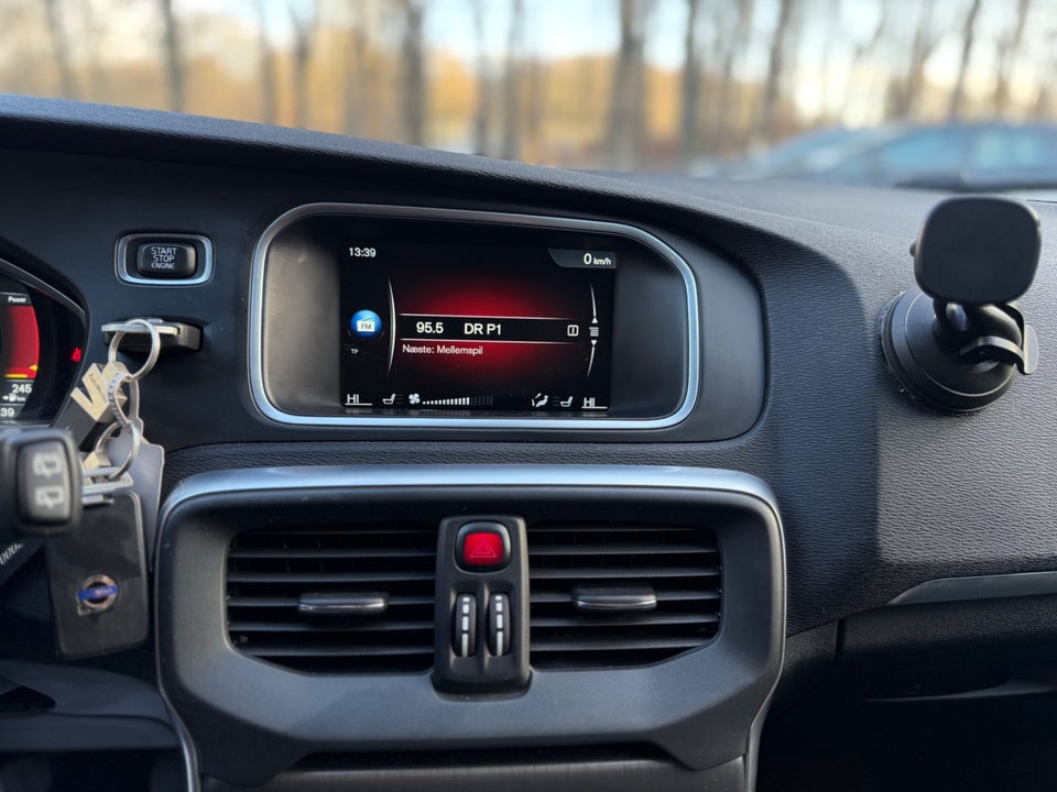 Volvo V40 2,0 D2 120 Momentum 5d