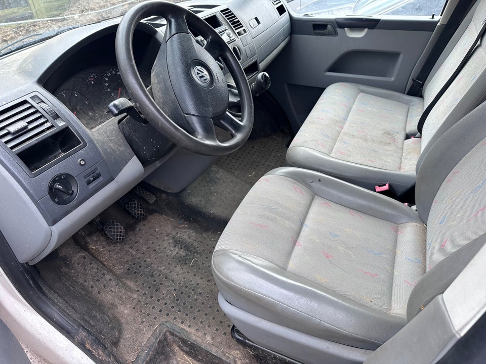 VW Transporter 1,9 TDi 84 Kassevogn kort 4d
