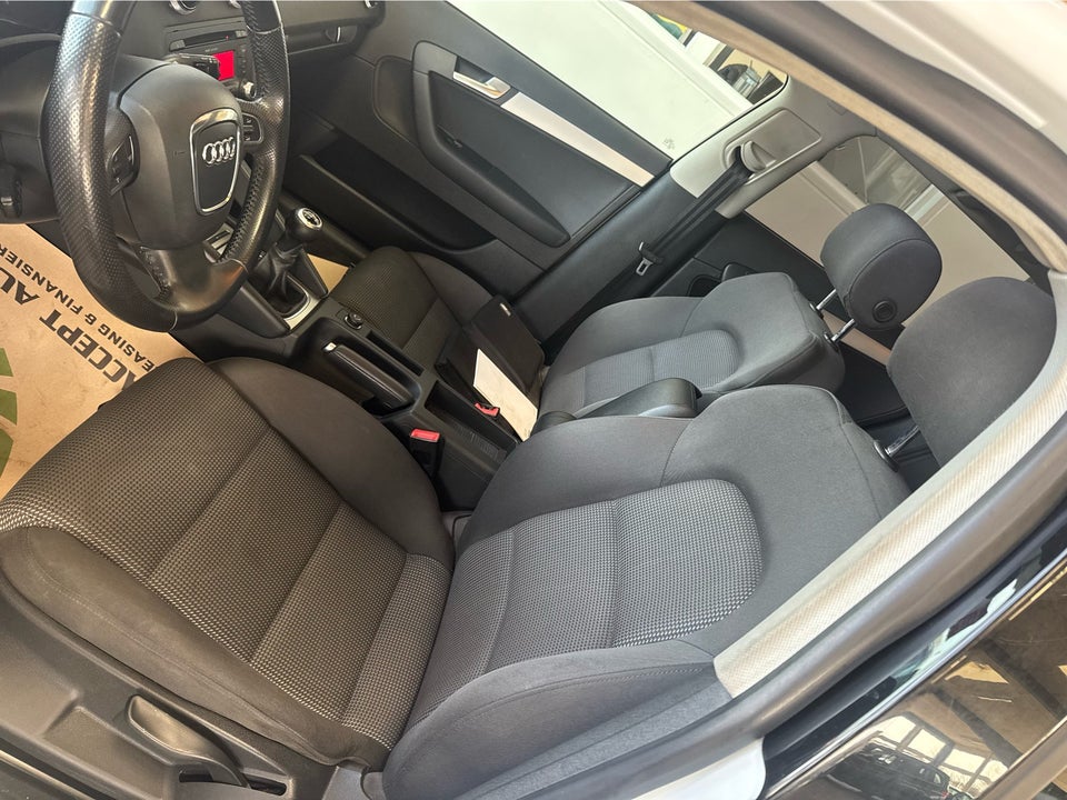 Audi A3 1,6 TDi Attraction Sportback 5d