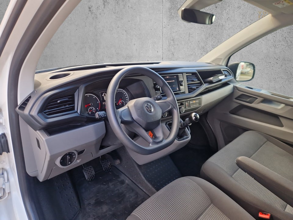 VW Transporter 2,0 TDi 110 Kassevogn kort