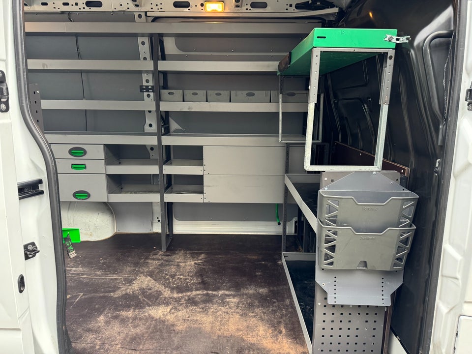 Renault Master IV T33 2,3 dCi 150 L2H2 Kassevogn