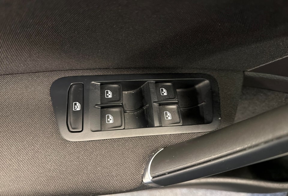 VW Golf VII 1,6 TDi 115 Comfortline DSG 5d