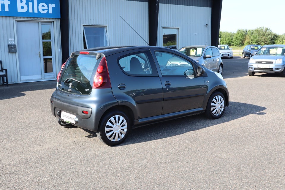Peugeot 107 1,0 Champion Connect 5d
