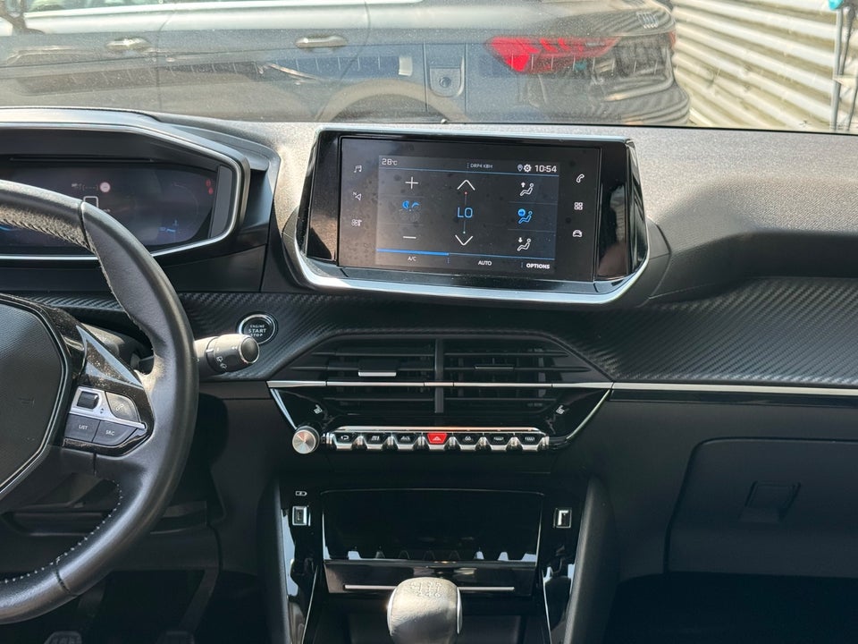 Peugeot 208 1,2 PureTech 100 Allure Sky 5d