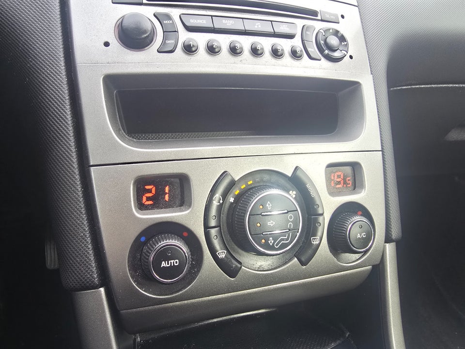 Peugeot 308 1,6 VTi 120 Access 5d