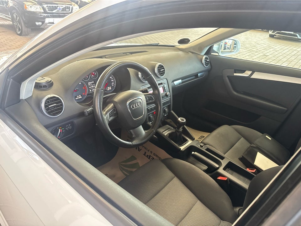 Audi A3 1,6 TDi Attraction Sportback 5d