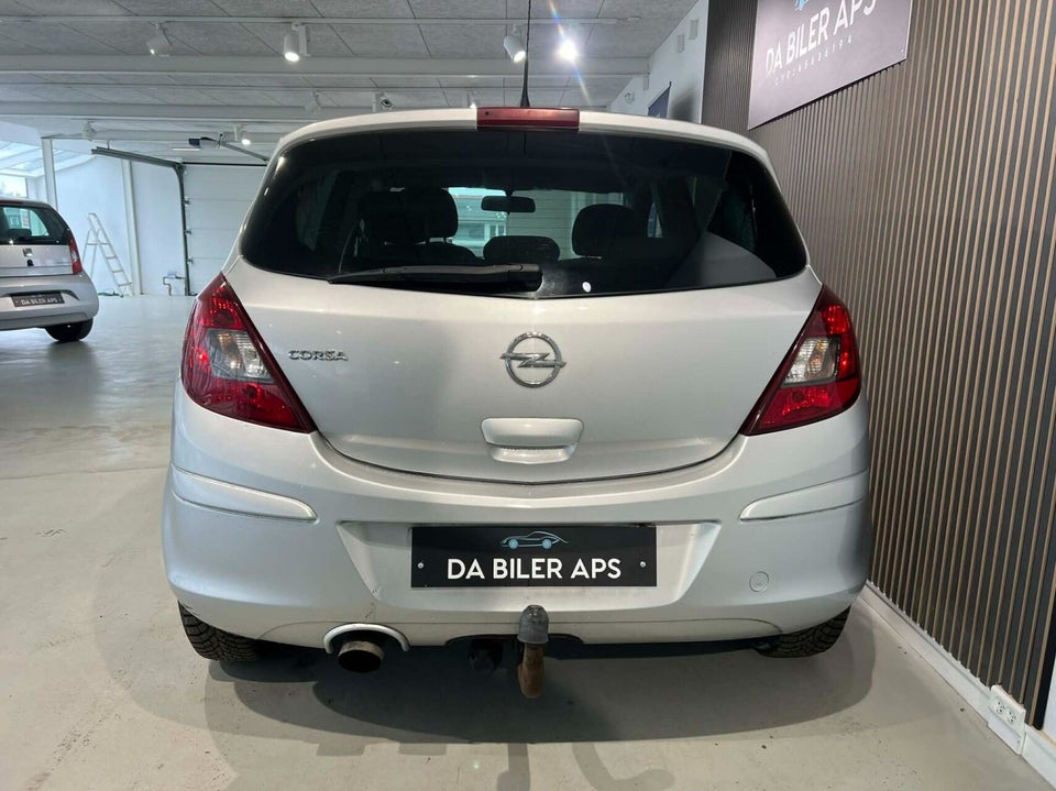 Opel Corsa 1,4 16V Cosmo 5d