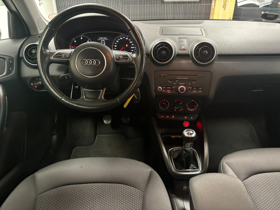 Audi A1 1,6 TDi 90 Ambition Sportback 5d