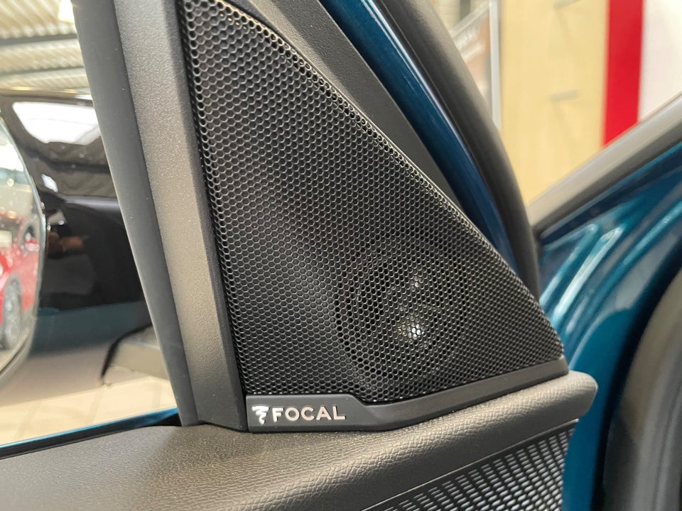 Peugeot e-3008 77 GT Pack 5d