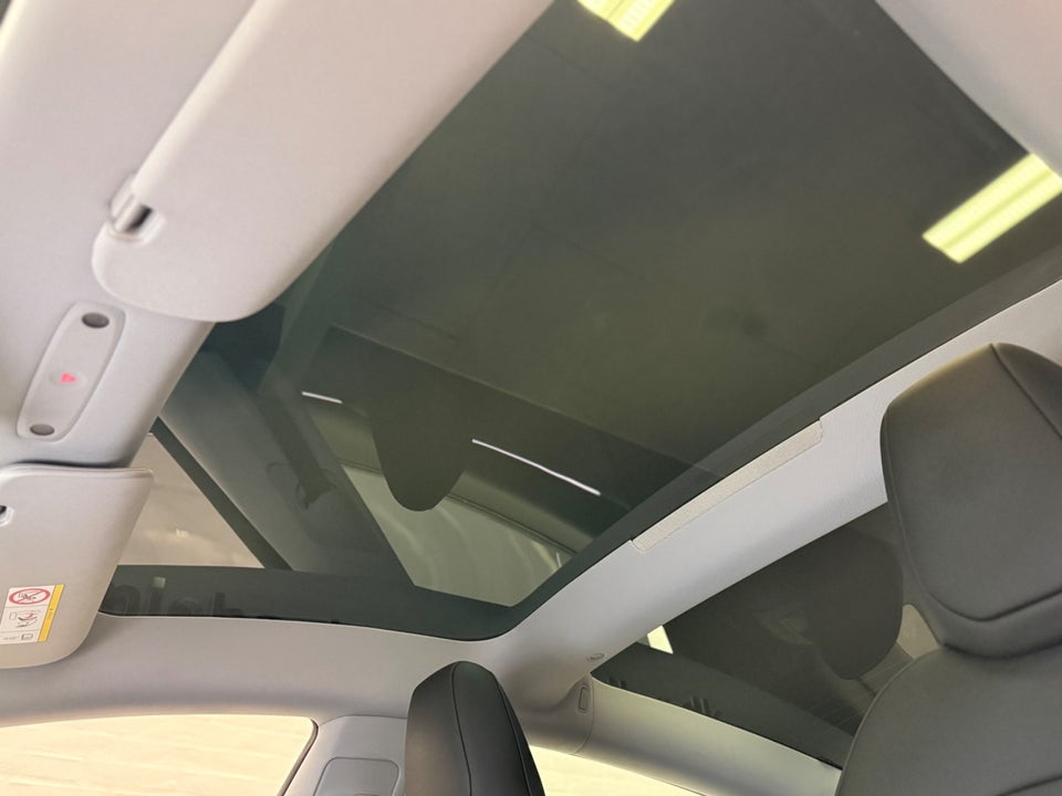 Tesla Model 3 RWD 4d