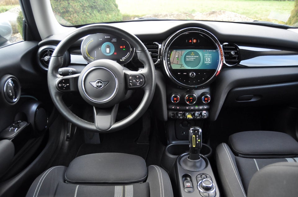 MINI Cooper SE Essential 3d