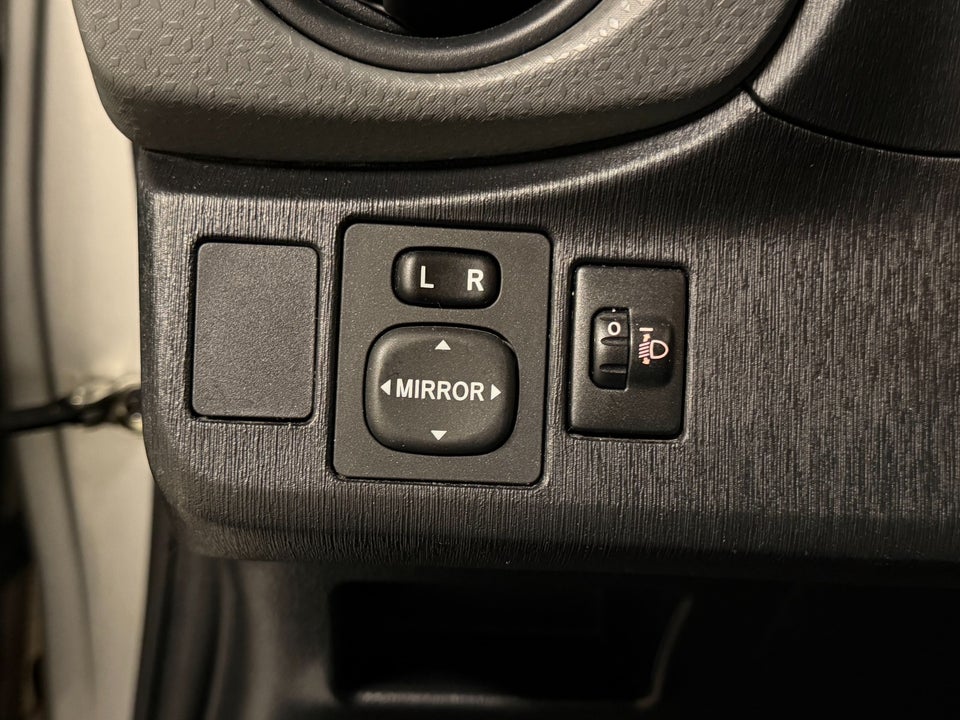 Toyota Yaris 1,3 VVT-i T1 5d