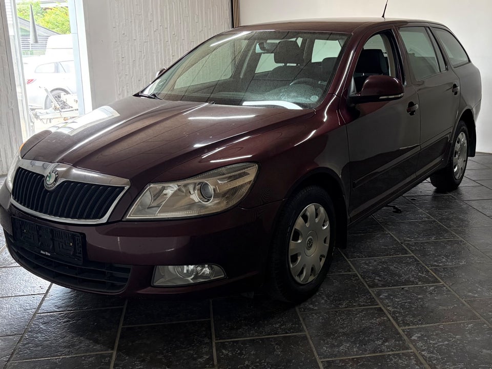 Skoda Octavia 1,6 TDi 105 Ambiente Combi 5d