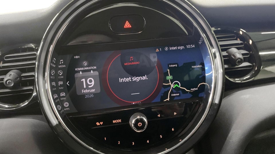 MINI Cooper SE Essential 3d