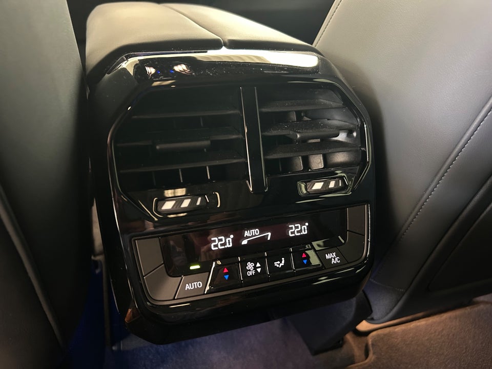 BMW iX xDrive40 Supercharged 5d