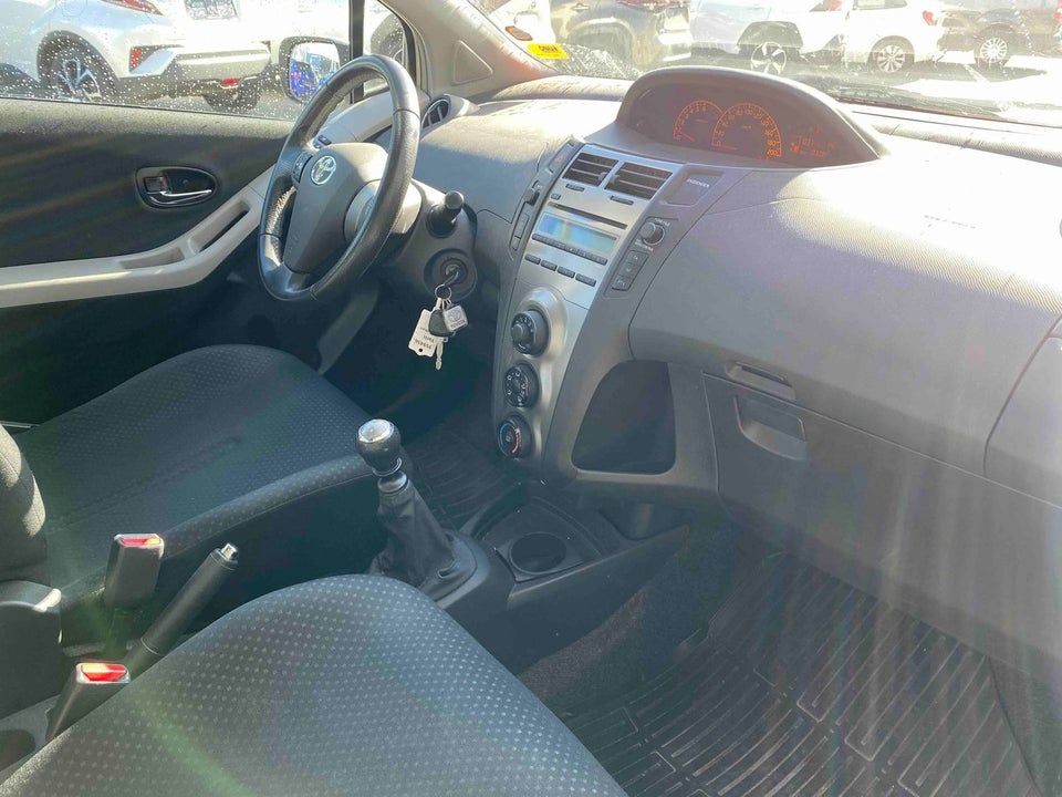 Toyota Yaris 1,3 TX 5d