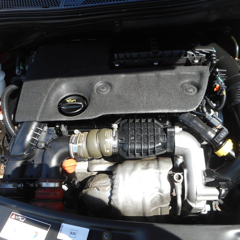 Peugeot 208 1,6 BlueHDi 100 Allure Sky 5d