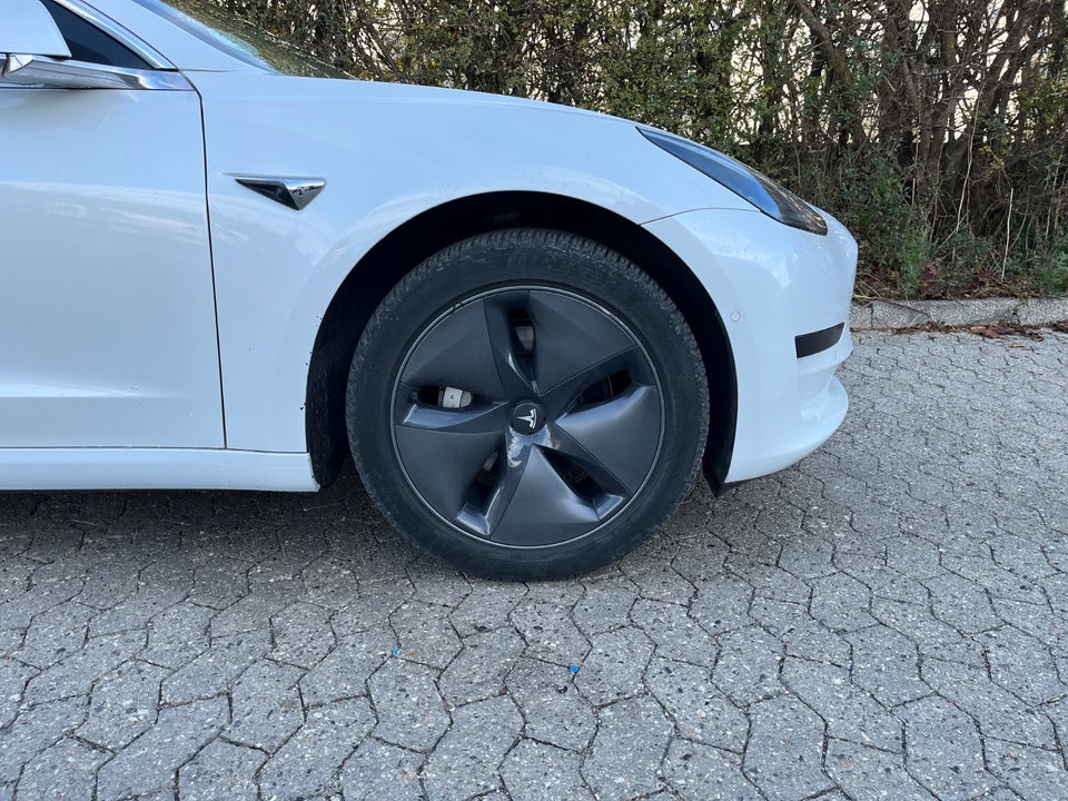 Tesla Model 3 Standard Range+ RWD 4d