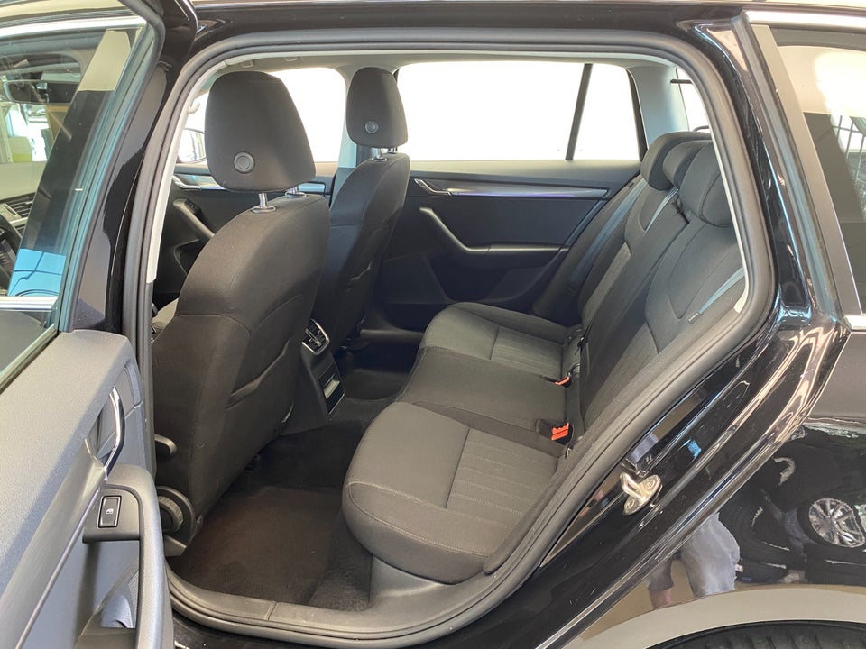 Skoda Octavia 2,0 TDi 150 Business Line+ Celebration Combi DSG 5d